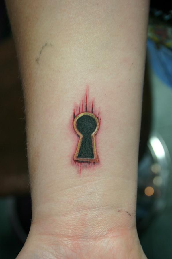 30 Phenomenal Wrist Tattoos You Don't Want to Miss...