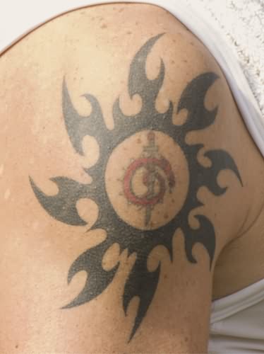 chinese tattoo on shoulder