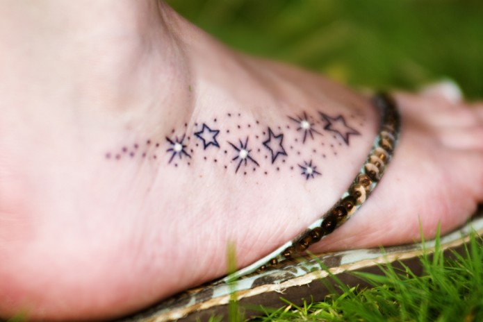 stars tatoo on foot