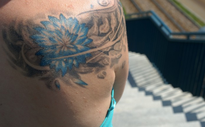 blue flower tattoos on shoulder