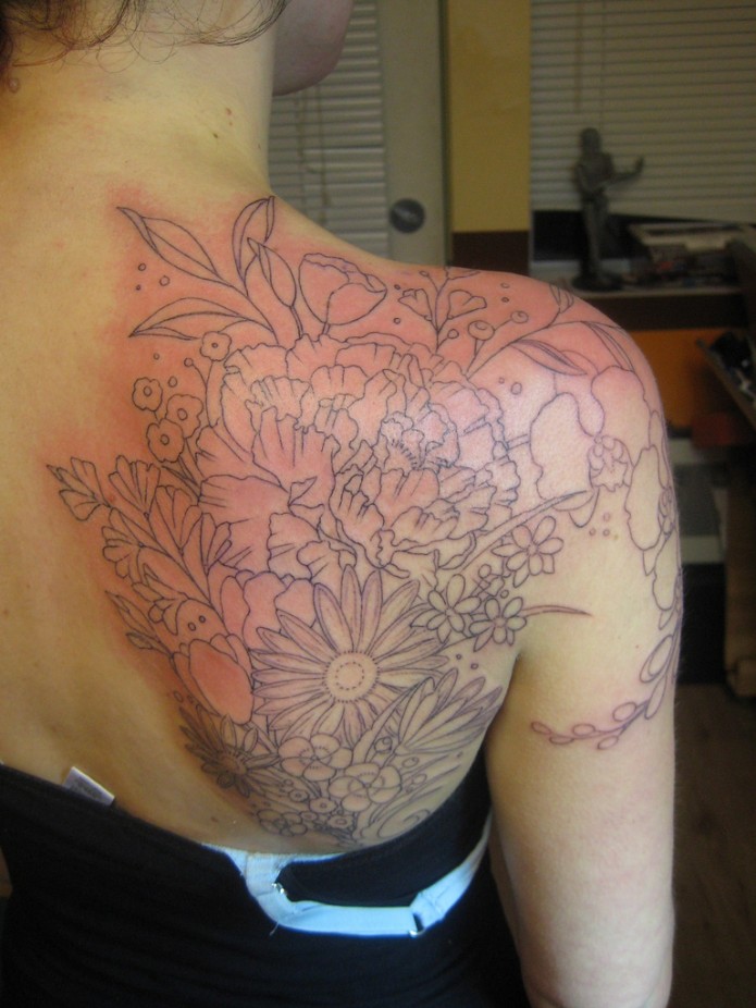 flower tattoo on shoulder blade
