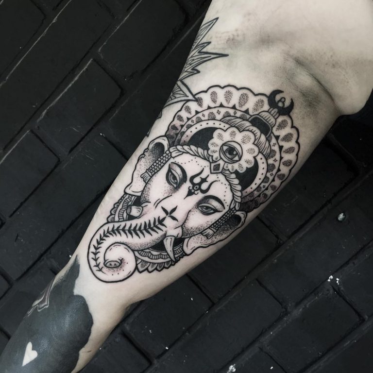 Lord Ganesha tattoo worn by one of the believers of Ganesha of Hindu deity  Above we see beautifully inked ॐ along with Shankar Bhagwans  Instagram