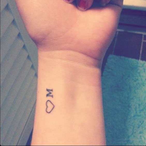 24 Pretty Finger Tattoo Ideas For Women