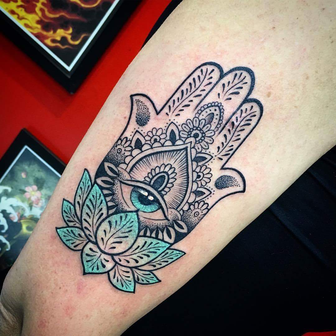 Hamsa Hand Tattoo Designs, Ideas and Meanings – All you need to know ...