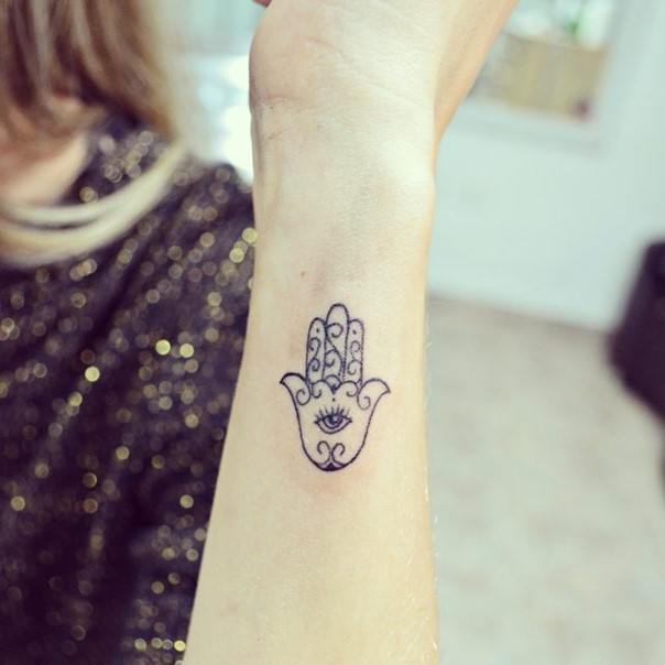 Details more than 74 hamsa tattoo small super hot - thtantai2