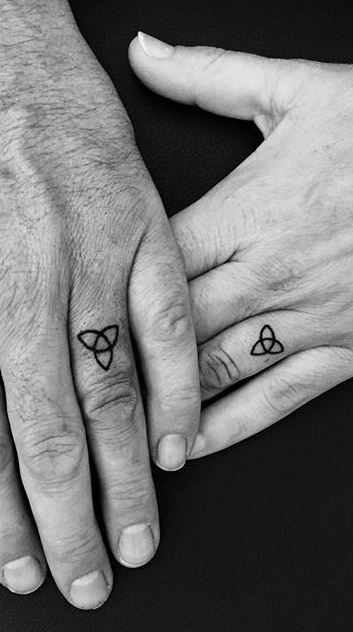 Riskeren zuiden dozijn 100 Unique Wedding Ring Tattoos You'll Need to See - Tattoo Me Now