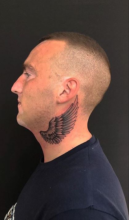 Özgürlük Bedenimde  Tatuagem no pescoço masculino Tatuagem atrás do  pescoço Tatuagem no pescoço