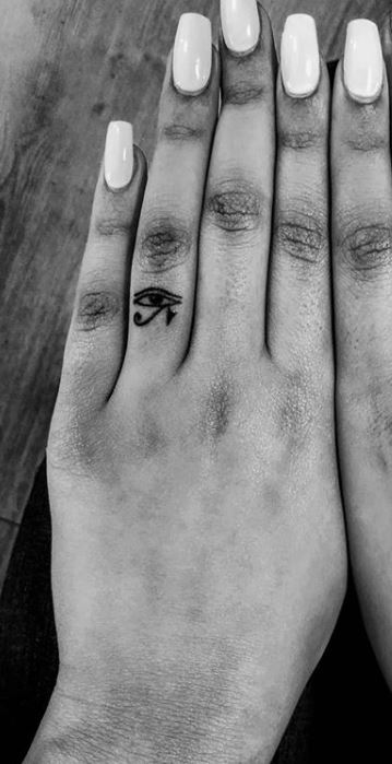 eye of horus tattoos finger 02