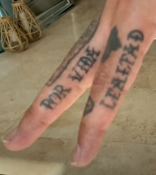 El más romántico tatuaje de Karol G No solo a Anuel le gusta la tinta