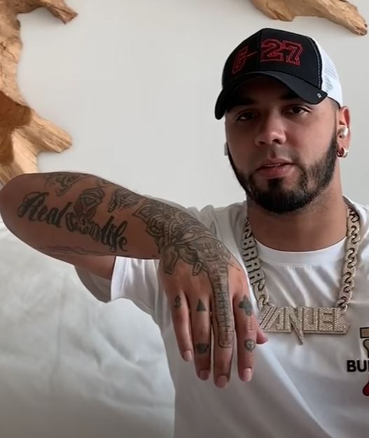 Lupillo Style Anuel AA Covers Up His Karol G Tattoo  Bullfrag