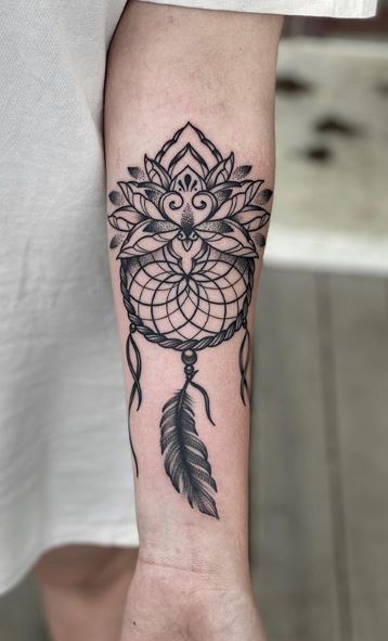 22 Creative Dream Catcher Tattoo Designs  Pretty Designs