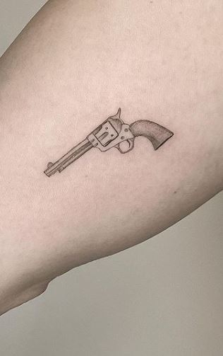 Woman with gun  EDDY TATTOO