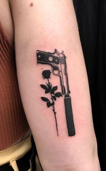 guns and roses thigh tattoo