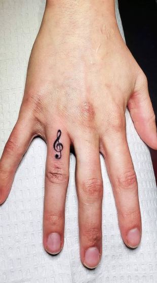 80 fascinating finger tattoo ideas for men and women to try - Legit.ng