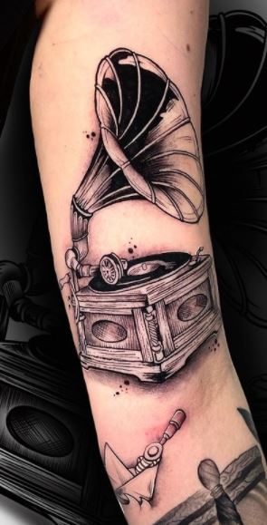 Pin by Esther Ruz on Tattoos | Music tattoos, Gramophone tattoo, Tattoos  for dad memorial