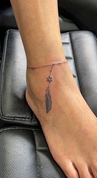 40 Inspiring Feather Tattoos To Show Off Your Creative Spirit   Inspirationfeed