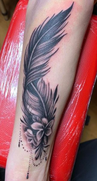 Discover more than 79 feather and flower tattoo designs - in.cdgdbentre