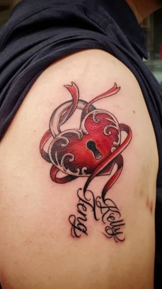 Tattoo uploaded by Rodrigo Canteras  Heart lock chain heartlock  Tattoodo