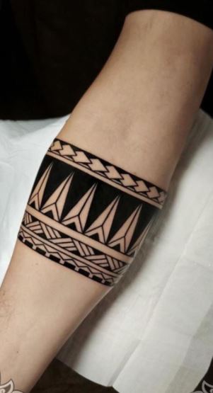 Polynesian tattoo tribal arm band - Rudvistock