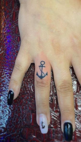 anchor finger tattoos