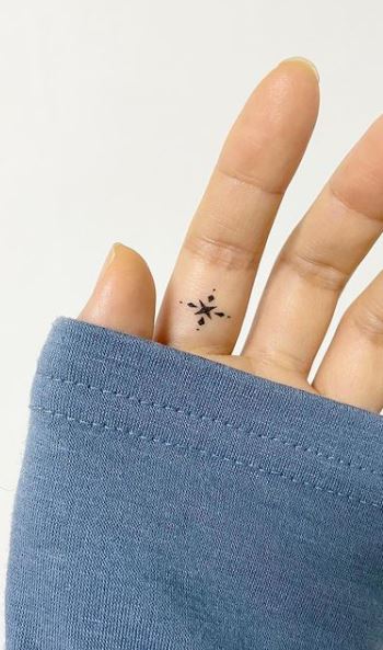 82 Breathtaking Inner And Side Finger Tattoos For This Year