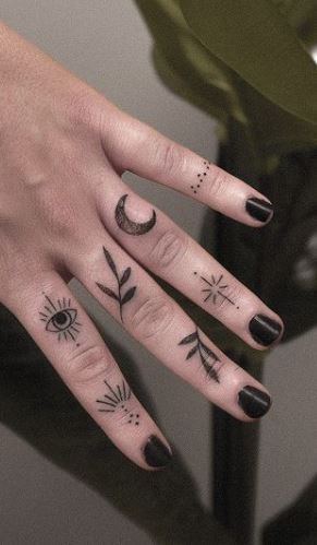 39 Lovely Moon Finger Tattoos