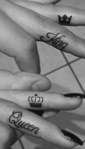 Tattoos on one hand fingers hi-res stock photography and images - Alamy