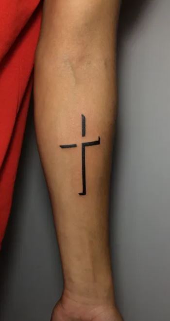 47 Stylish Cross Tattoos For Wrists