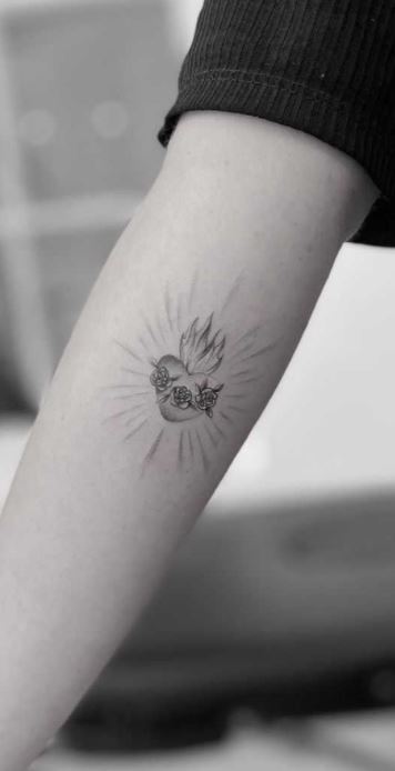 100 Divine Sacred Heart Tattoos, Ideas, & Meaning - Tattoo Me Now 100 Divine Sacred Heart Tattoos, Ideas, & Meaning - Tattoo Me Now