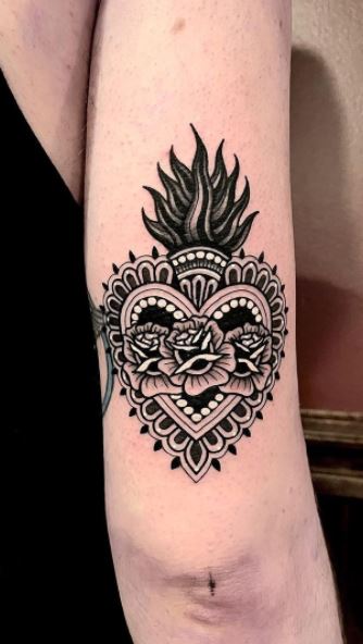 100 Divine Sacred Heart Tattoos, Ideas, & Meaning - Tattoo Me Now 100 Divine Sacred Heart Tattoos, Ideas, & Meaning - Tattoo Me Now