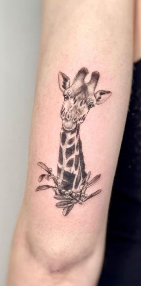 50 Amazing Giraffe Tattoos with Meaning  Body Art Guru