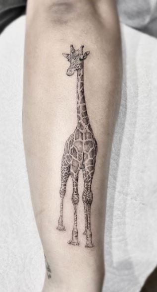95 Unique Giraffe Tattoos, Ideas, & Meaning - Tattoo Me Now