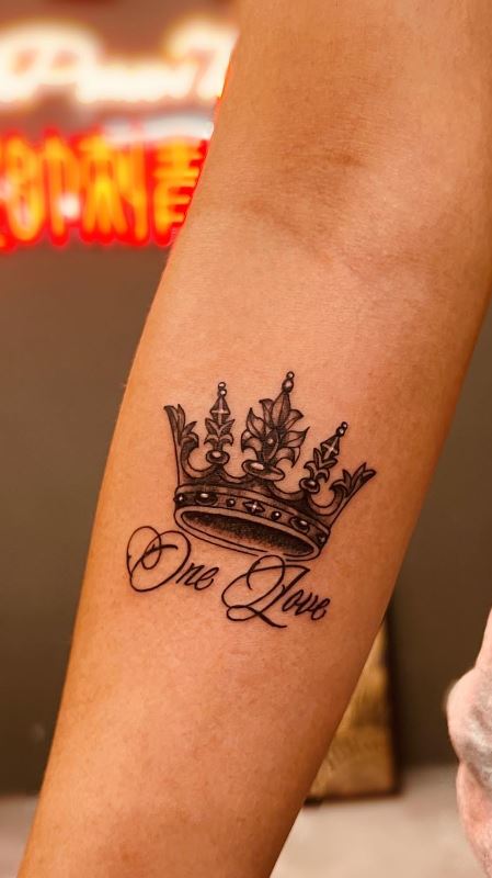 15 Unique Crown Tattoo Designs to Embrace Royalty  Crown tattoo design Crown  tattoos for women Crown tattoo