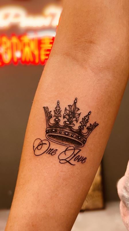 20 Powerful Crown Tattoos for Men in 2023  The Trend Spotter