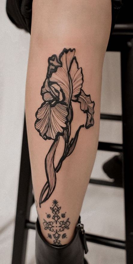 Tattoo uploaded by Léa Joyeux  Tattoo by Léa Joyeux aka starseed ink  LeaJoyeux starseedink illustrative linework fineline flower floral  circle plant nature iris  Tattoodo